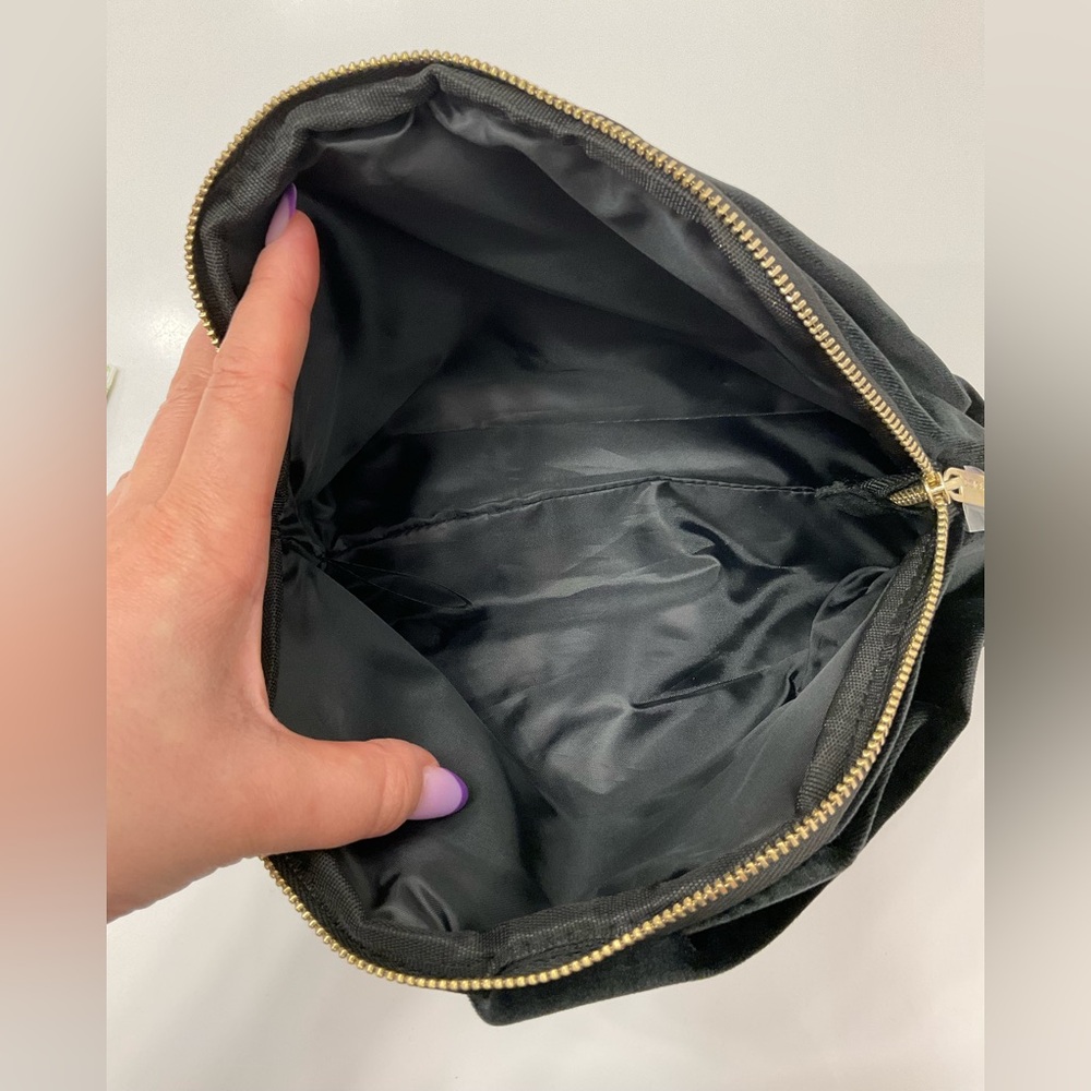 NIP Dolce & Gabbana Black Velvet Cosmetic Pouch - Picture 6 of 7